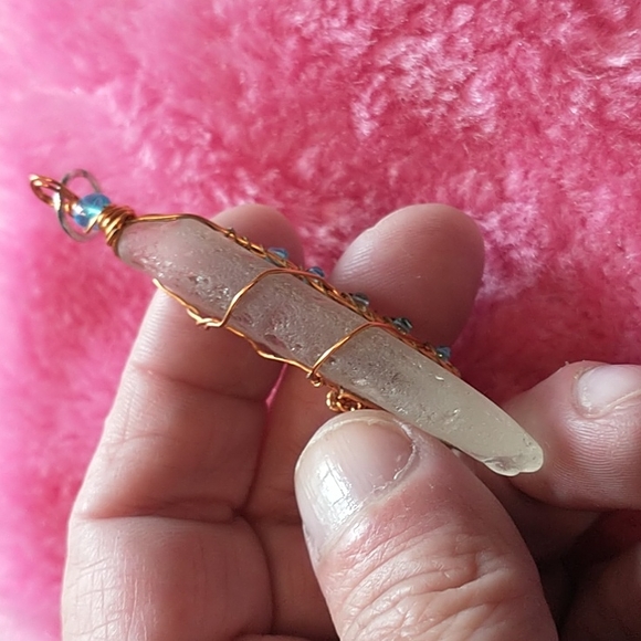 NWT Beautiful Handcrafted Canadian ๐จ๐ฆ Beach Glass Pendant - Picture 5 of 5